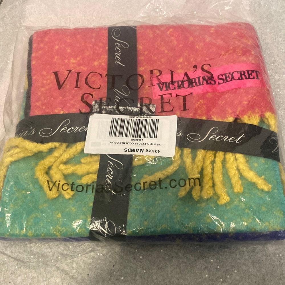 Victoria’s Secret scarf with tassels of yarn multi color block,  nwt